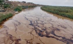 الموارد المائية تعلن سيطرتها على البقعة النفطية في نهر دجلة